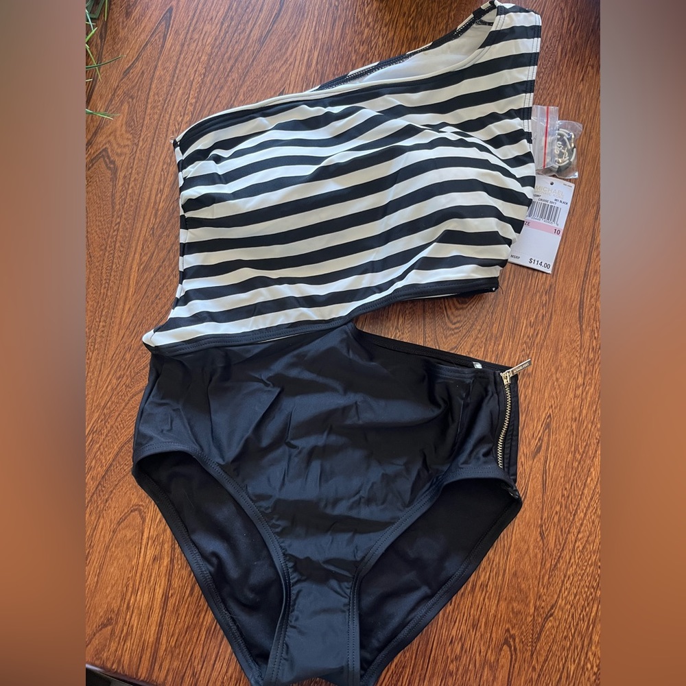 NWT Michaels Kors swimsuit, size 10. Very cute!